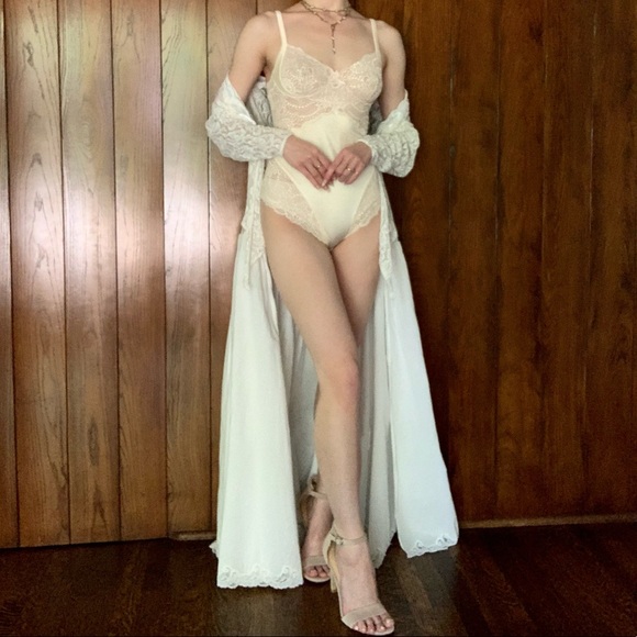 Dramatic 1980s Peignoir, Full Length, Lace Tie Front, Flora Nikrooz - Picture 15 of 16